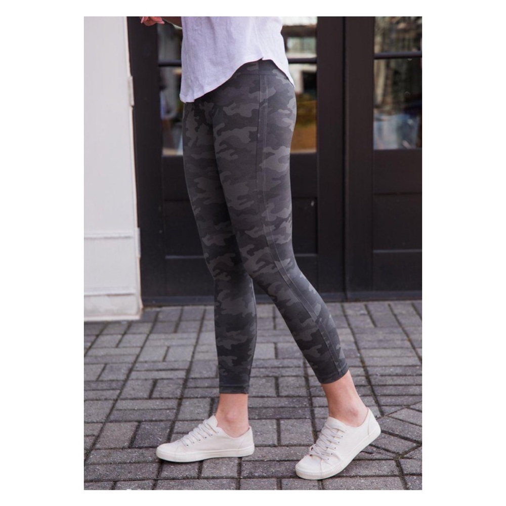 Spanx Look at Me Now Cropped Seamless Leggings